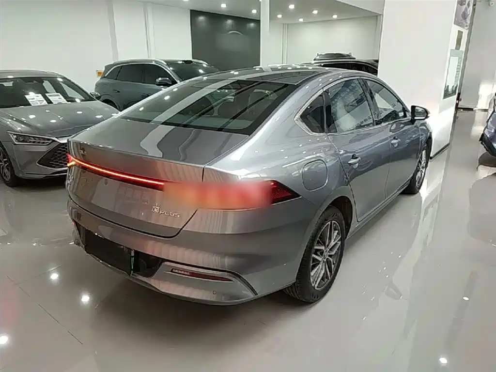 BYD Qin PLUS 2023 Champion Edition DM-i 120KM Excellence фото 7