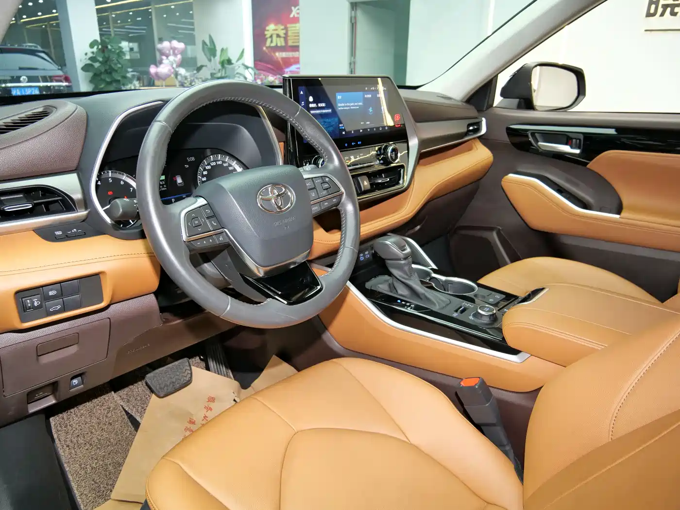 TOYOTA HIGHLANDER
