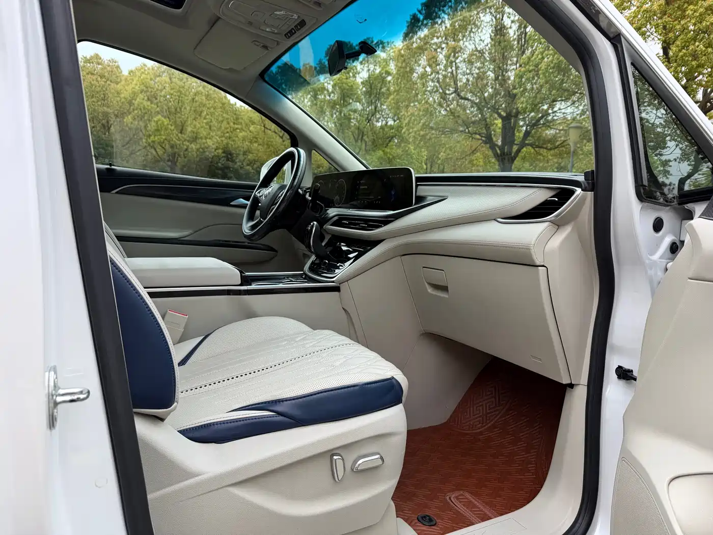 Buick GL8 2021 ES Landlord 653T Comfort фото 11