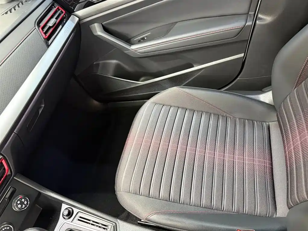 Volkswagen Lavida 2023 280TSI DSG Starlight Comfort Edition фото 13
