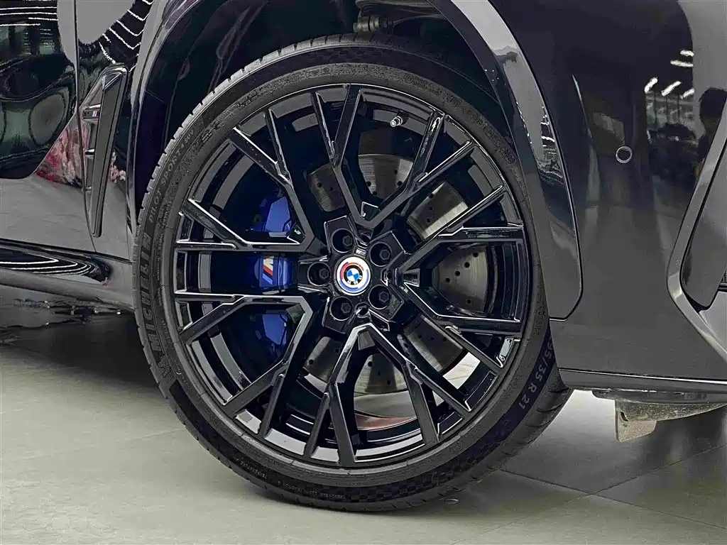 Photo 16 - BMW X5 M