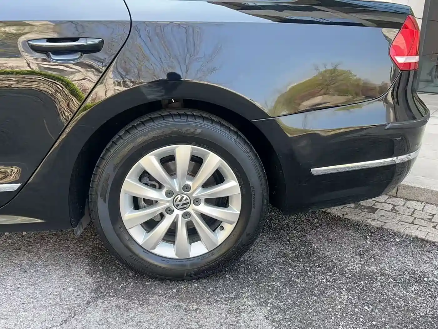 Volkswagen Passat 2014 1.8TSI DSG Luxury Edition фото 20