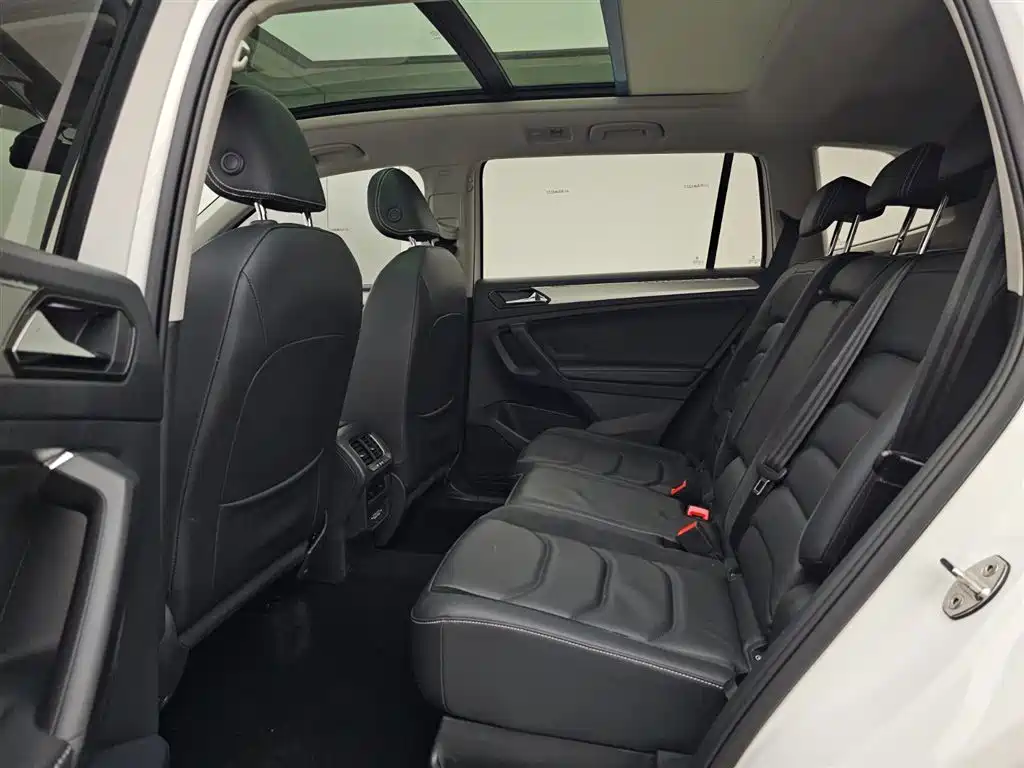 Volkswagen Tiguan L 2020 330TSI Auto 2WD Smart Luxury China VI фото 12