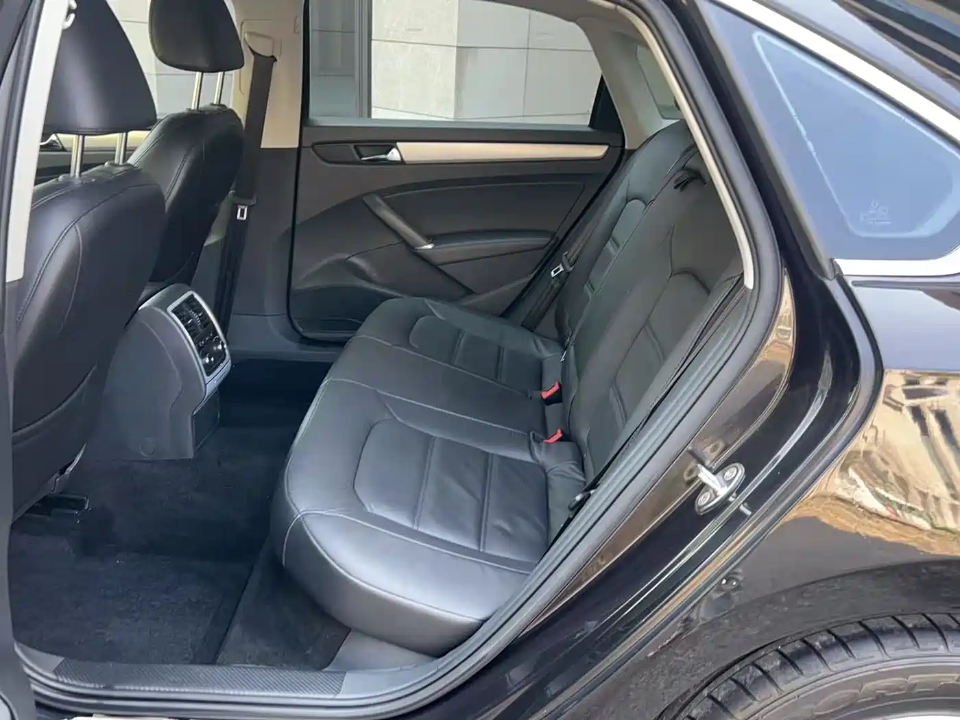 Volkswagen Passat 2014 1.8TSI DSG Luxury Edition фото 9