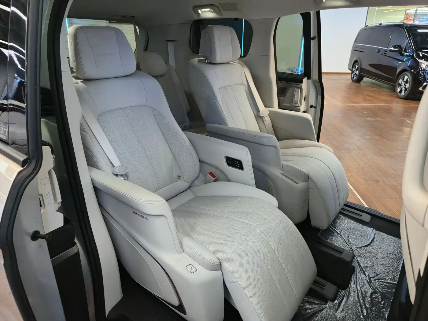 BUICK GL8 NEW ENERGY