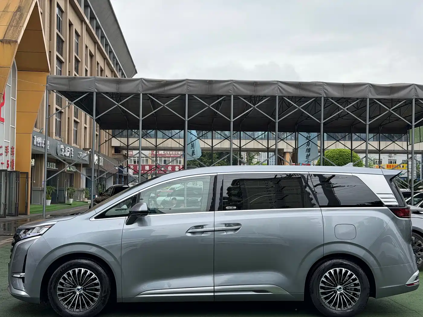 Denza D9 2022 DM-i 970 All-Wheel Drive Honor Edition фото 3