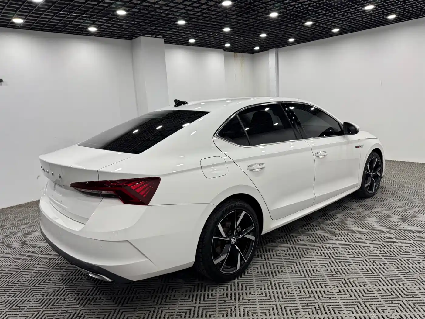 Škoda Octavia 2022 PRO TSI280 Luxury Edition фото 7