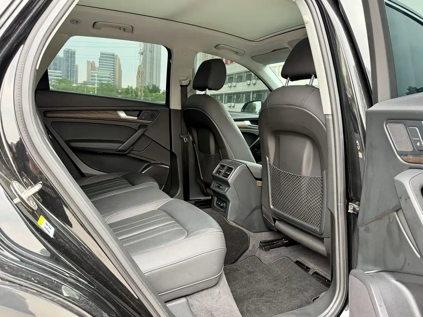 Audi Q5L 2025 45th Anniversary Edition 40 TFSI Dynamic Fashion фото 15