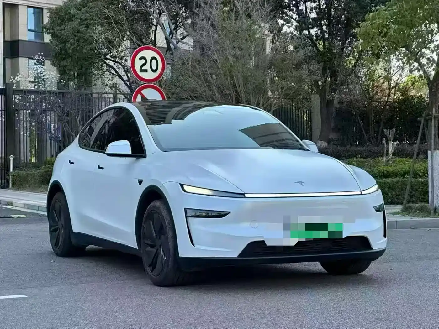 Tesla Model Y 2025 Rear-Wheel Drive фото 12