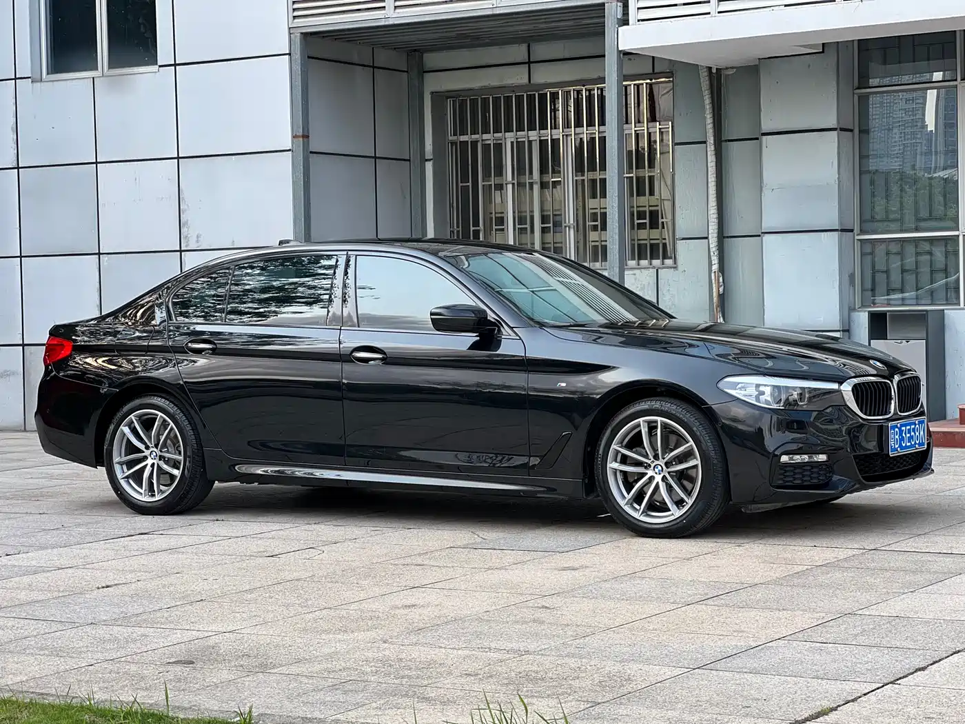 BMW 5 Series 2018 525Li M Sport Package фото 4