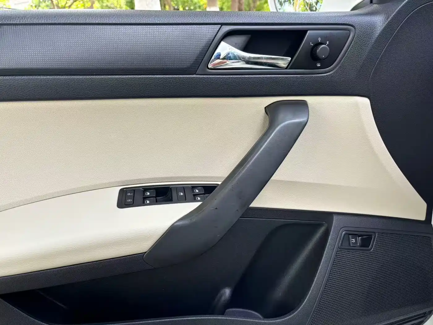 Škoda Rapid 2016 1.6L Manual Pioneer Edition фото 13