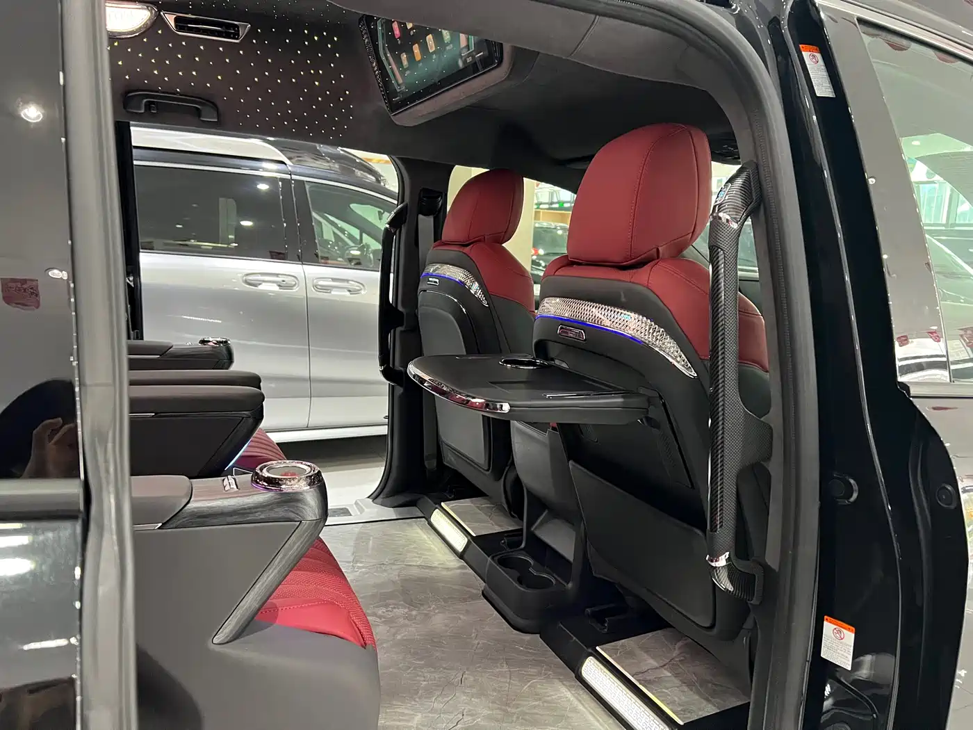Toyota Granvia 2024 2.5L Hybrid Comfort фото 13