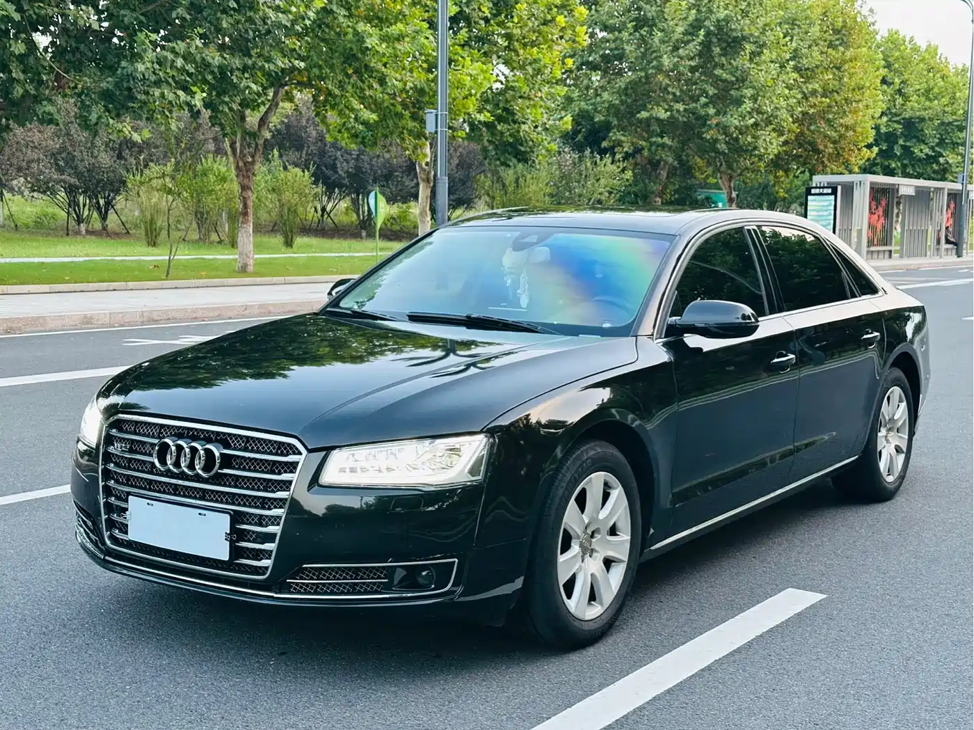 Фото 1 - Audi A8