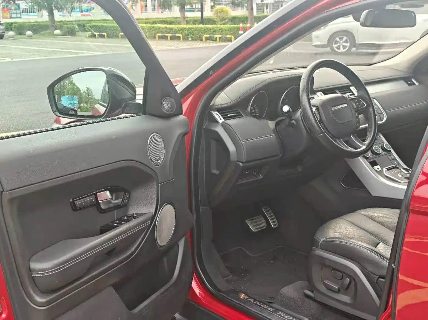 Land Rover Range Rover Evoque 2015 2.0T 5-Door Dynamic Edition фото 7