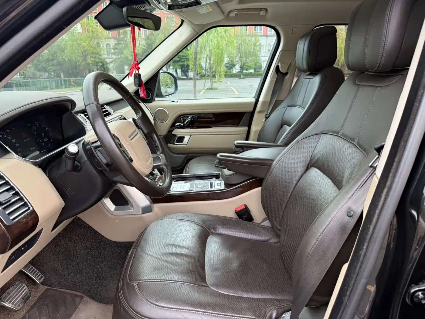 Land Rover Range Rover 2021 3.0 L6 Heritage Edition фото 10