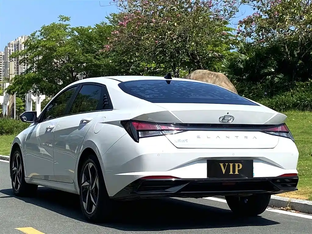 Hyundai Elantra 2021 1.5L CVT GLX Elite Edition фото 8