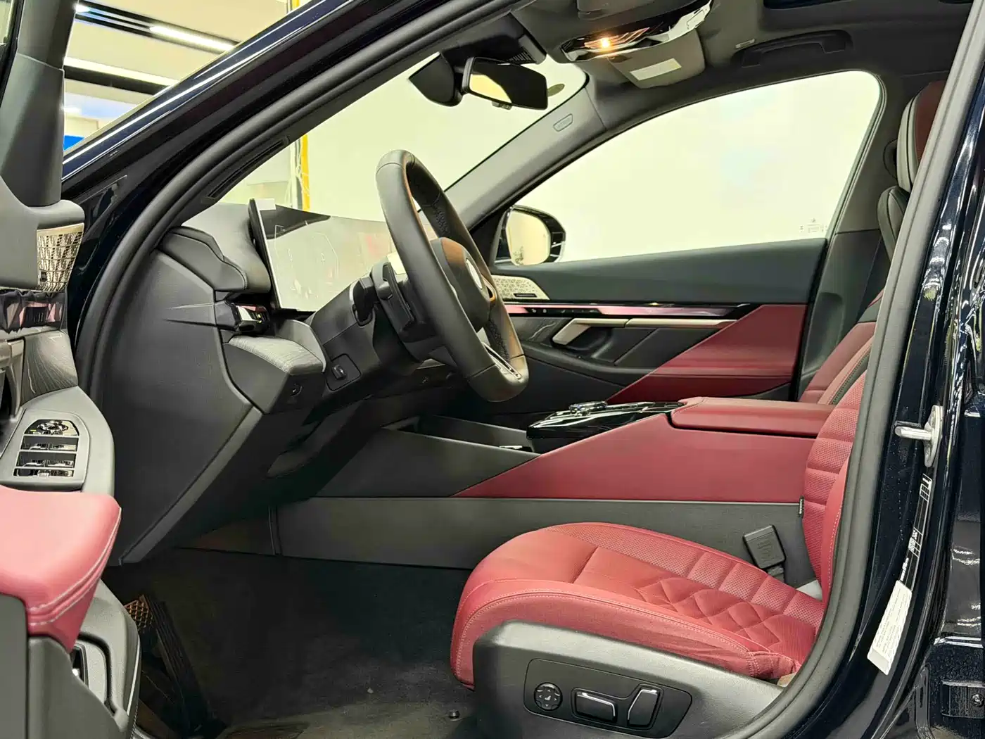 BMW 5 Series 2025 530Li Premium M Sport Package фото 9