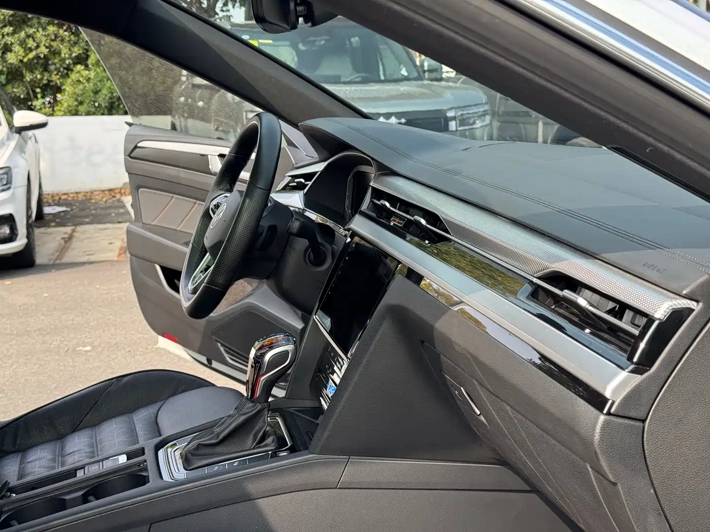 Volkswagen FAW-Volkswagen CC 2023 380TSI Eye-catching Edition фото 11