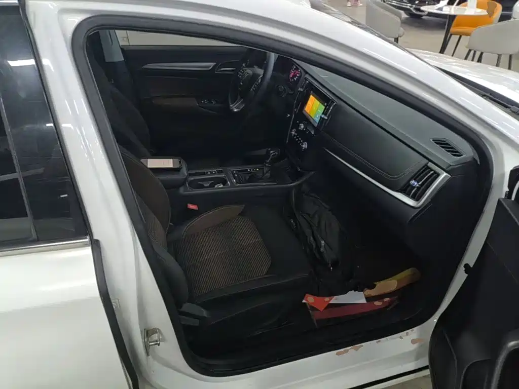 Roewe i6 2021 2020 PLUS 1.6L CVT 4G Connected Glory Luxury Edition