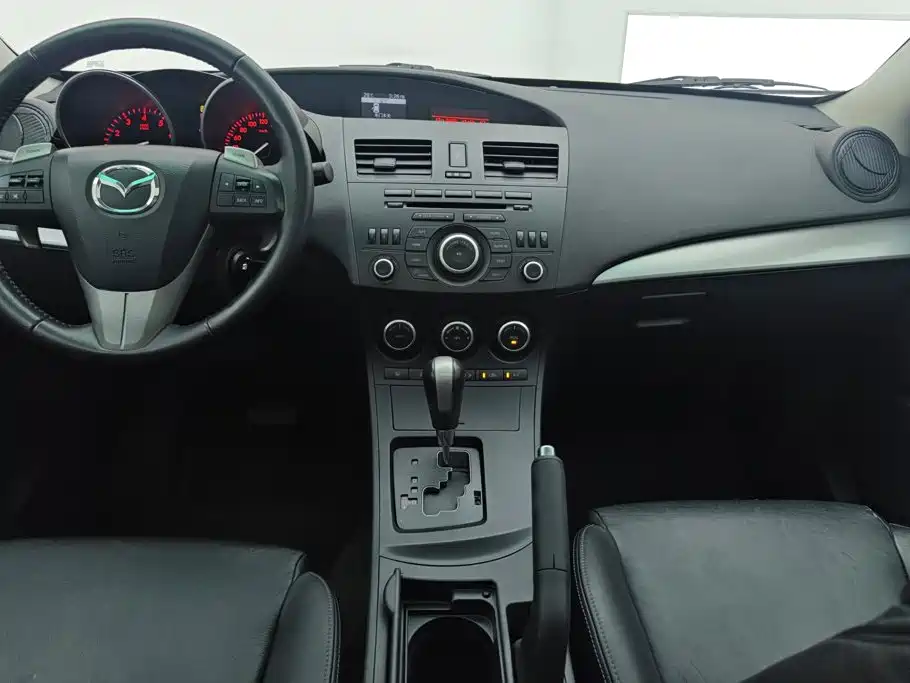 Mazda Mazda3 Axela 2014 2012 Hatchback 2.0L Automatic Luxury