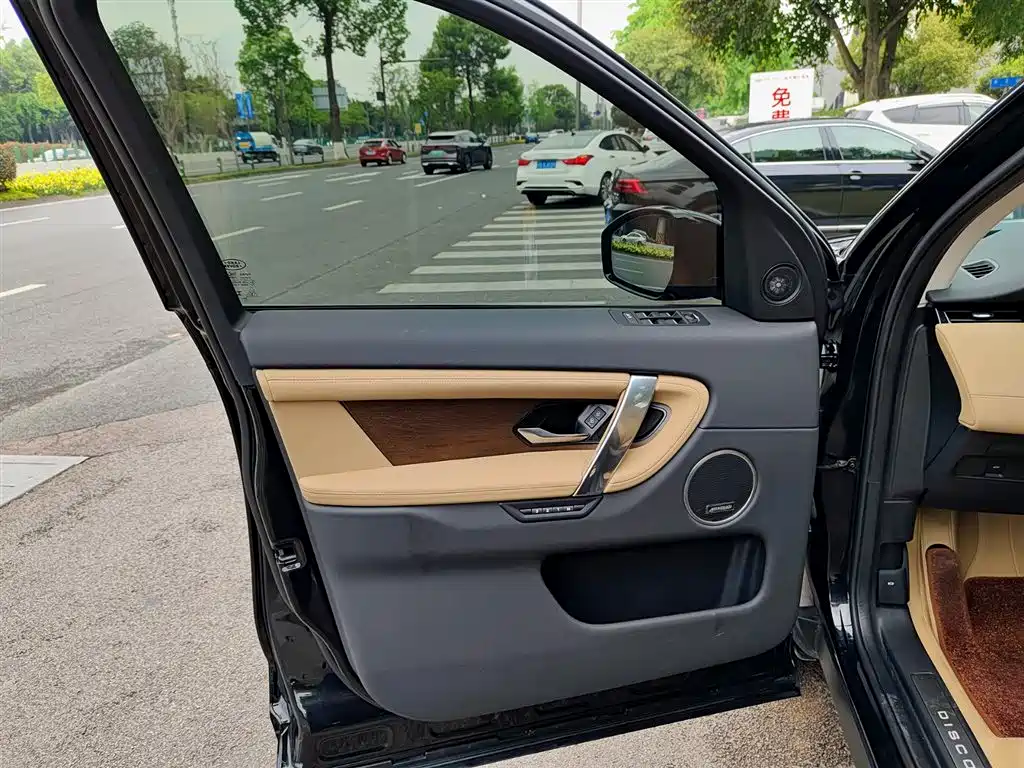 LAND ROVER DISCOVER SPORTS