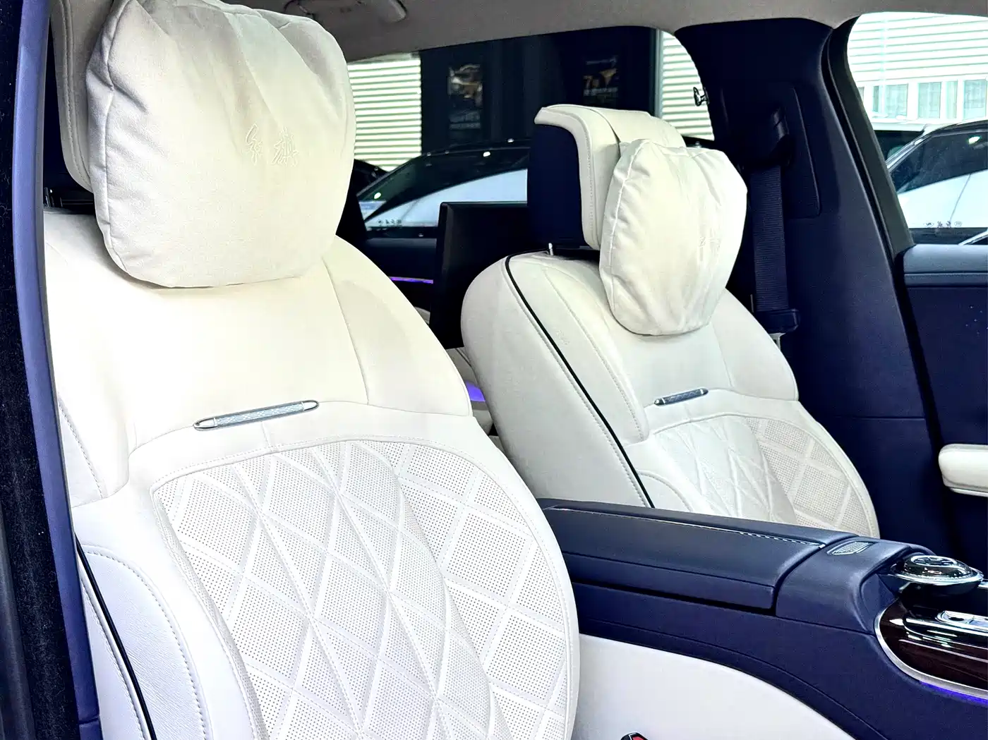 Hongqi Guoya 2024 4.0T V8 Version фото 22