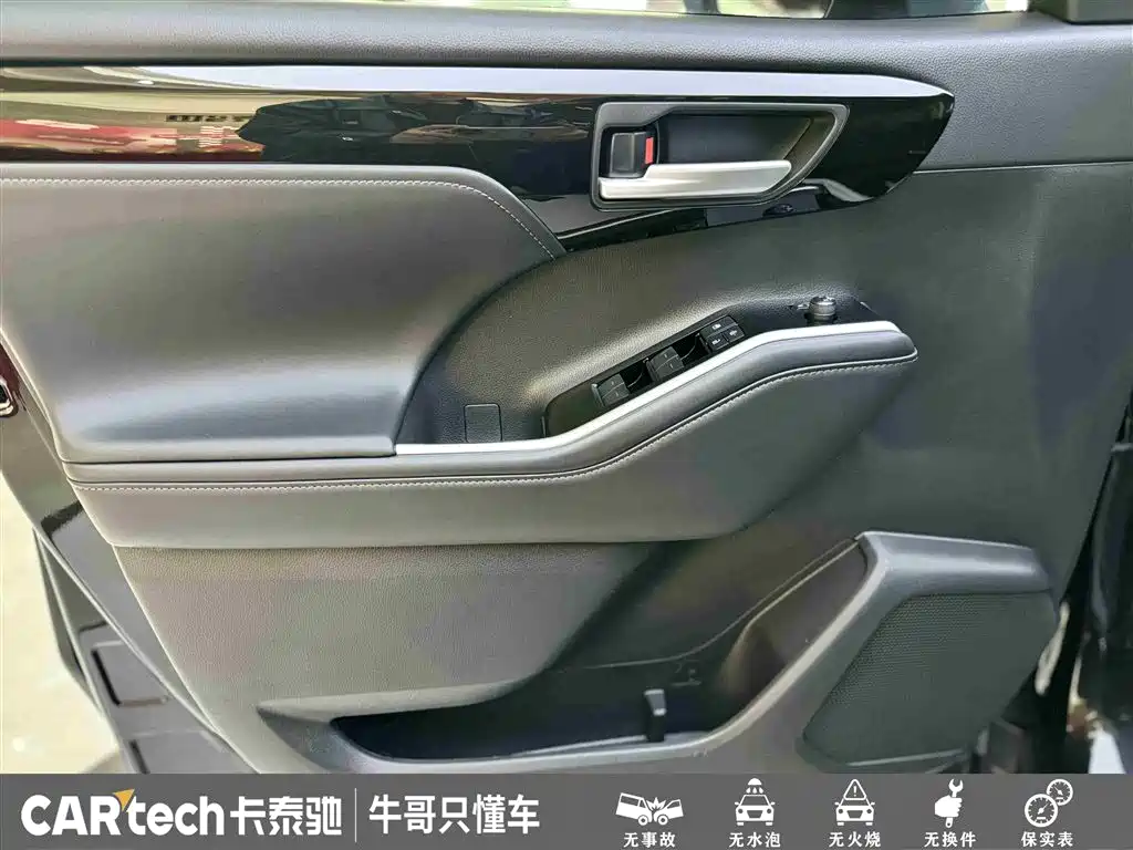 Toyota Highlander 2023 2.5L Smart Hybrid Dual Engine AWD Premium 7-Seater фото 14