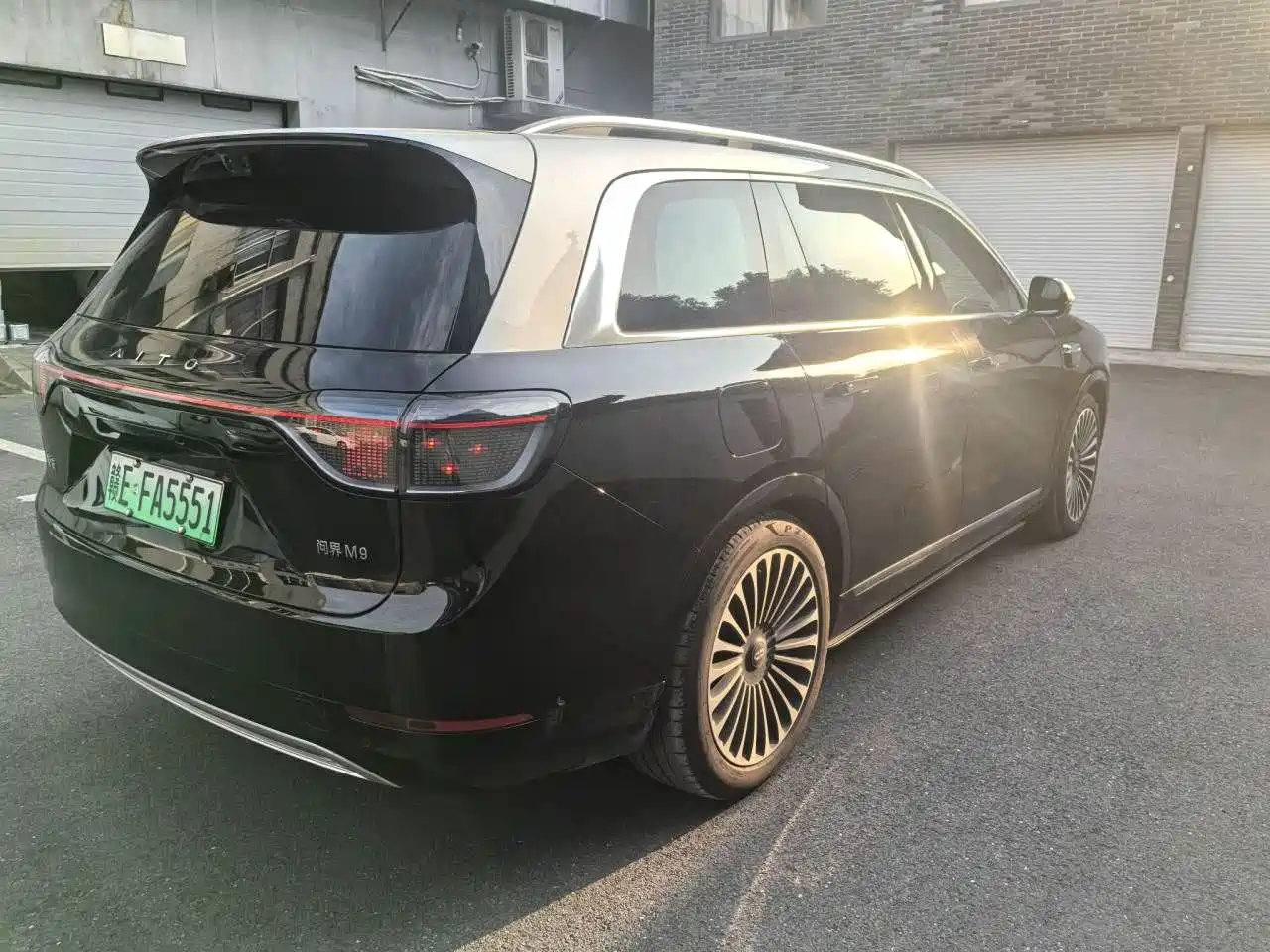 AITO Wenjie AITO M9 2025 Extended Range Ultra 52kWh 6-Seater фото 2