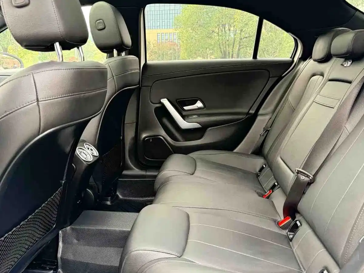 Mercedes-Benz A-Class 2021 A 200 L Sport Sedan Fashion Edition фото 6