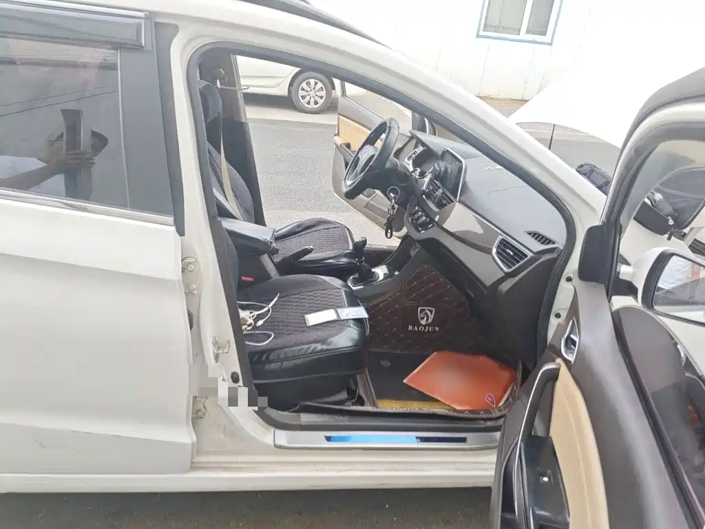 Baojun 310W 2018 2017 1.5L Manual Fashion China VI