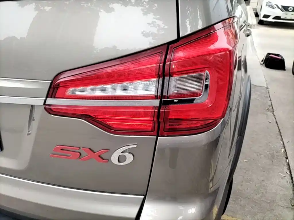 Dongfeng Fengxing Fengxing SX6 2020 2019 1.6L Manual Luxury China VI