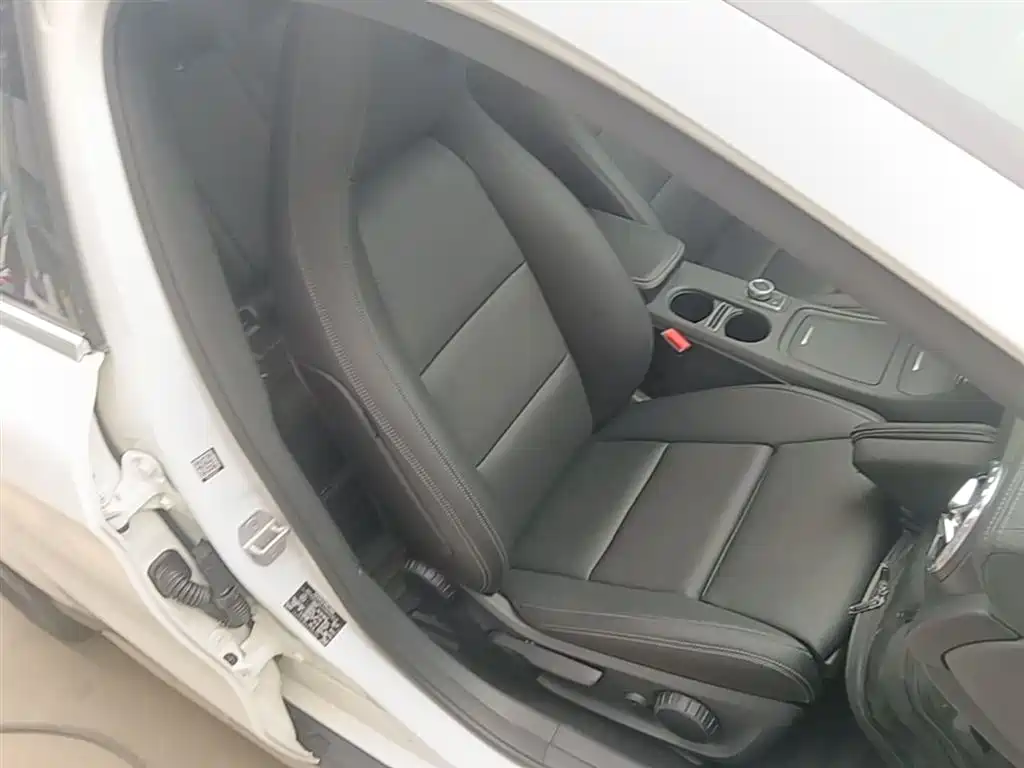 Mercedes-Benz GLA 2016 GLA 220 4MATIC Fashion фото 25