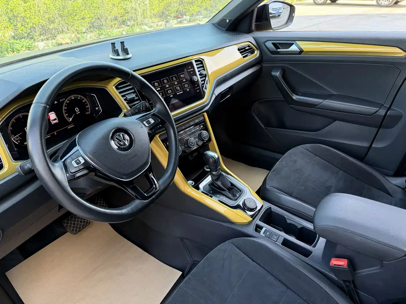 VOLKSWAGEN T ROC EXPLORING SONGS