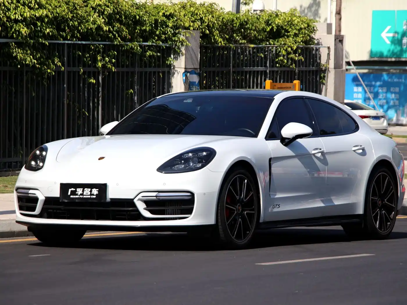 Porsche Panamera 2023 Panamera GTS 4.0T фото 3