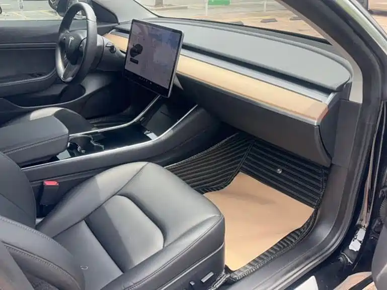 Фото 8 - Tesla Model 3