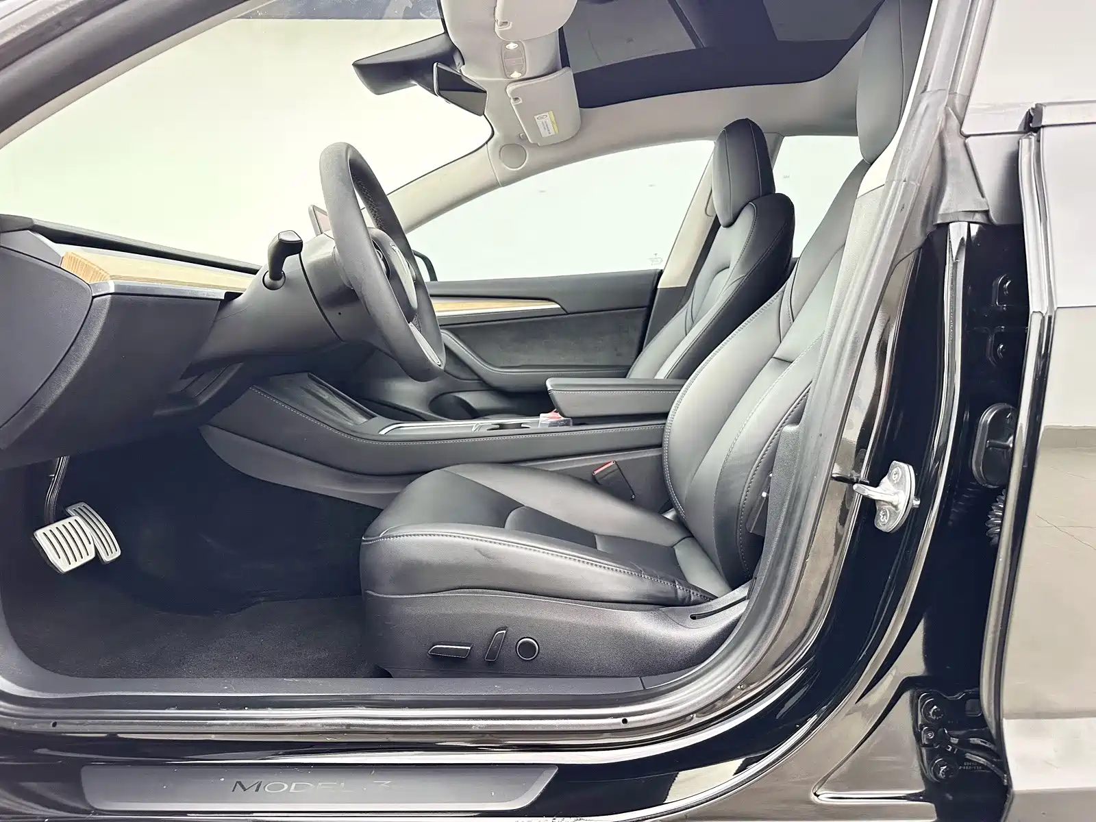 Фото 3 - Tesla Model 3