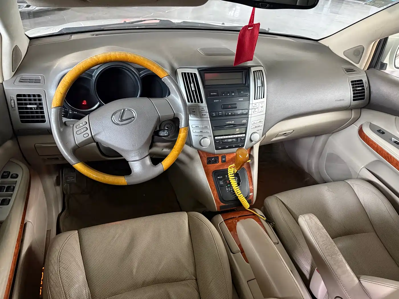 Photo 6 - Lexus RX Classic