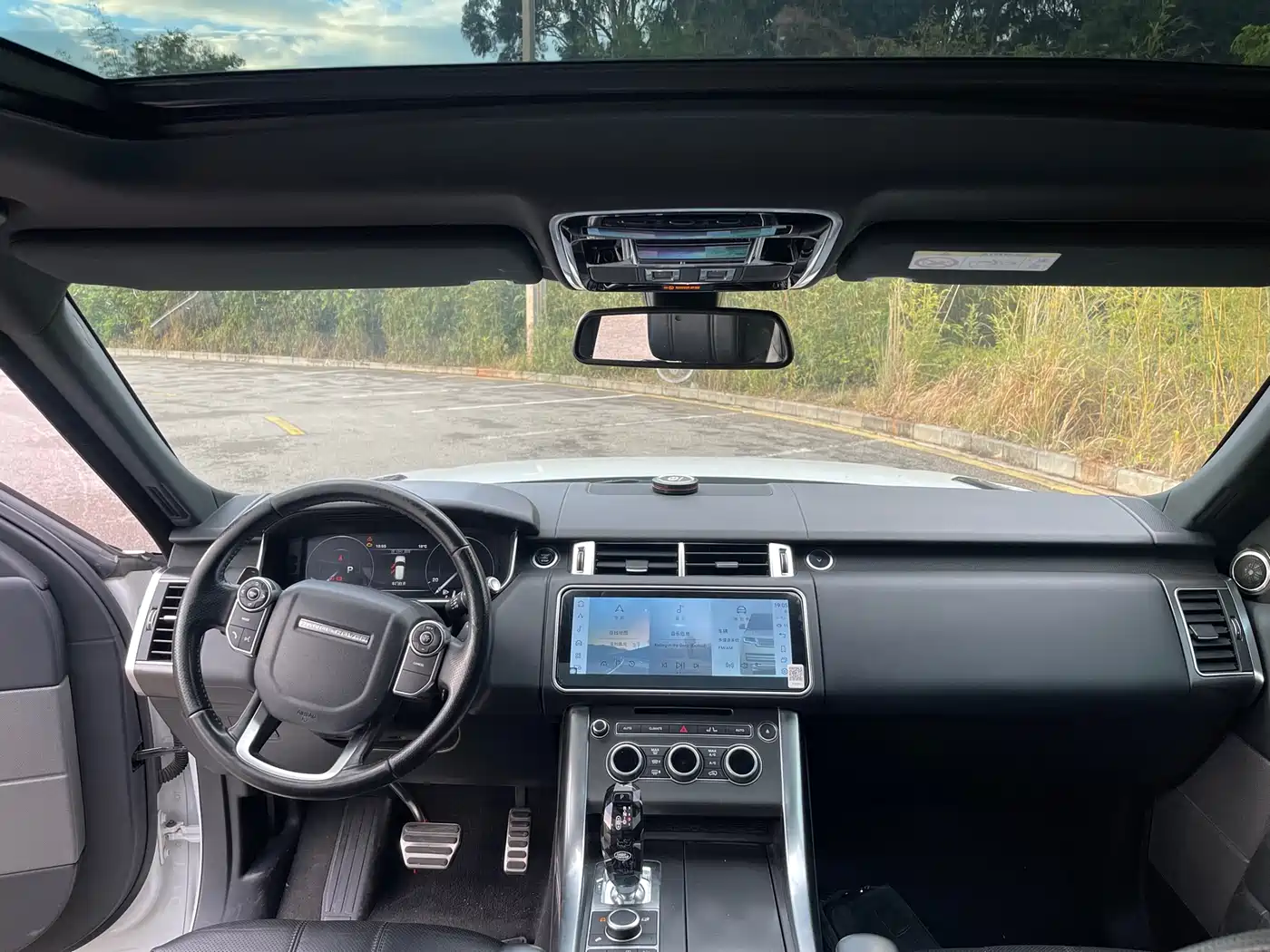 Land Rover Range Rover Sport 2016 Model 3.0 SC V6 HSE фото 9
