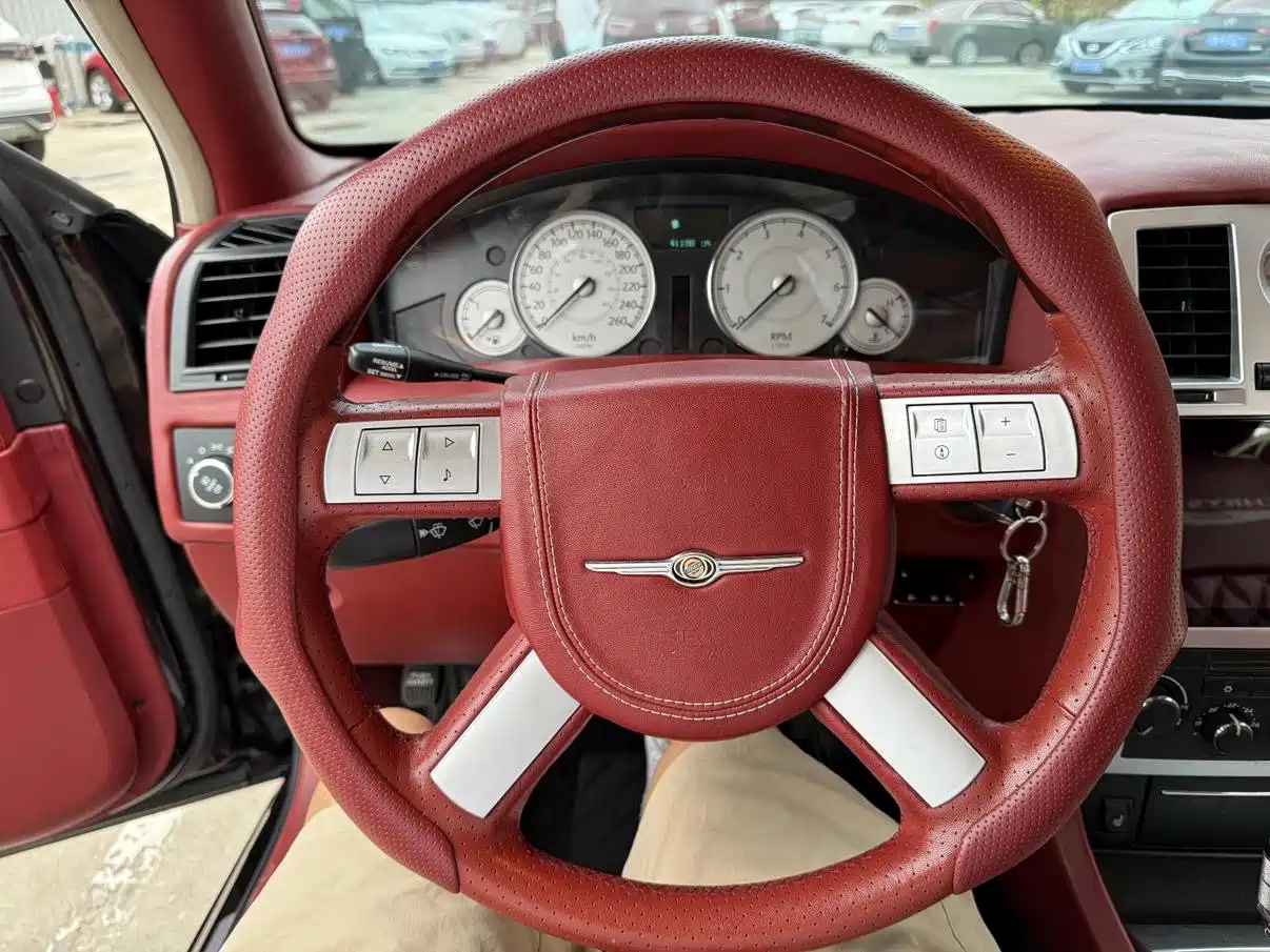 Фото 23 - Chrysler 300C