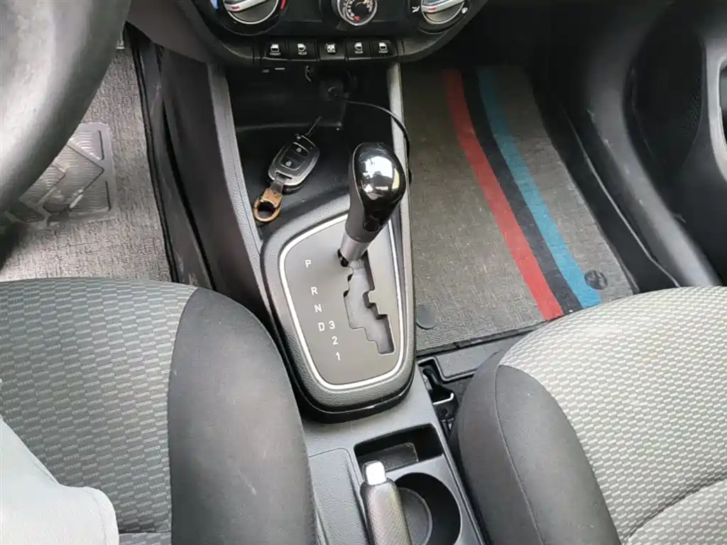 Hyundai Verna 2017 1.4L Auto Jump Edition (China V) фото 14