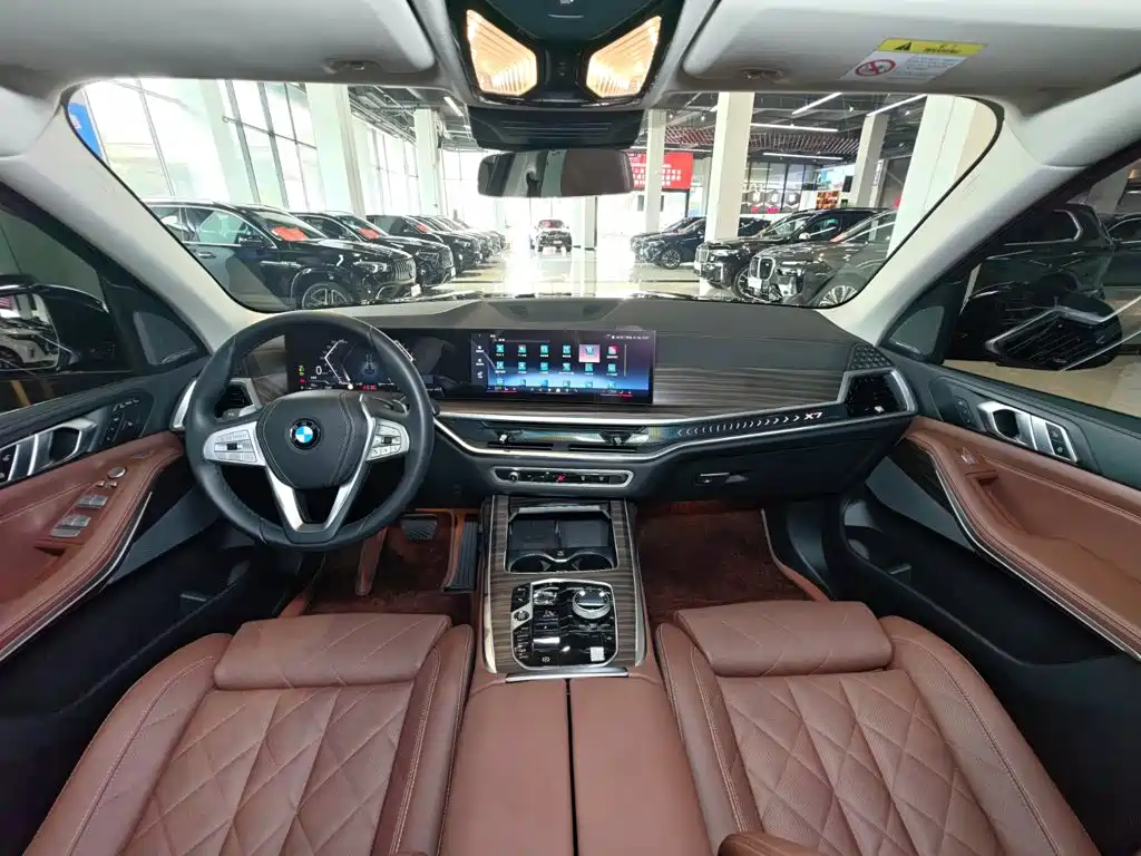 BMW X7 2025 2024 xDrive40i Leading Luxury Package