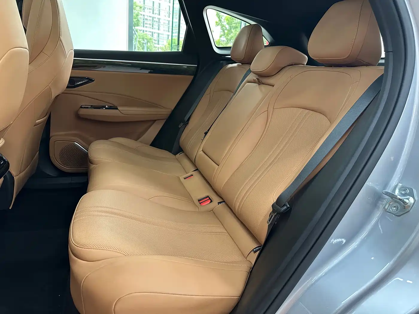 Geely Galaxy Galaxy L7 2025 EM-i 115km Explorer+ Edition фото 20