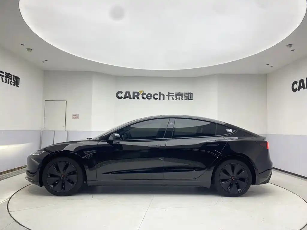 Фото 8 - Tesla Model 3
