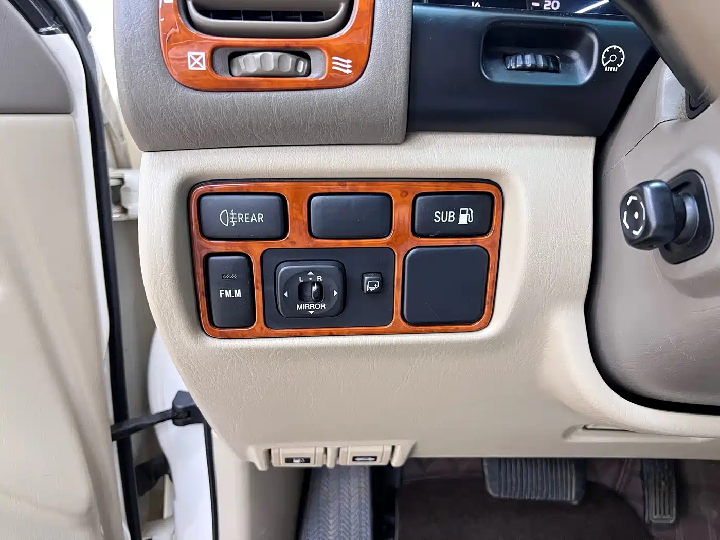 Toyota Land Cruiser 2005 Model 4.7L Automatic VX-R Luxury DVD Edition фото 22