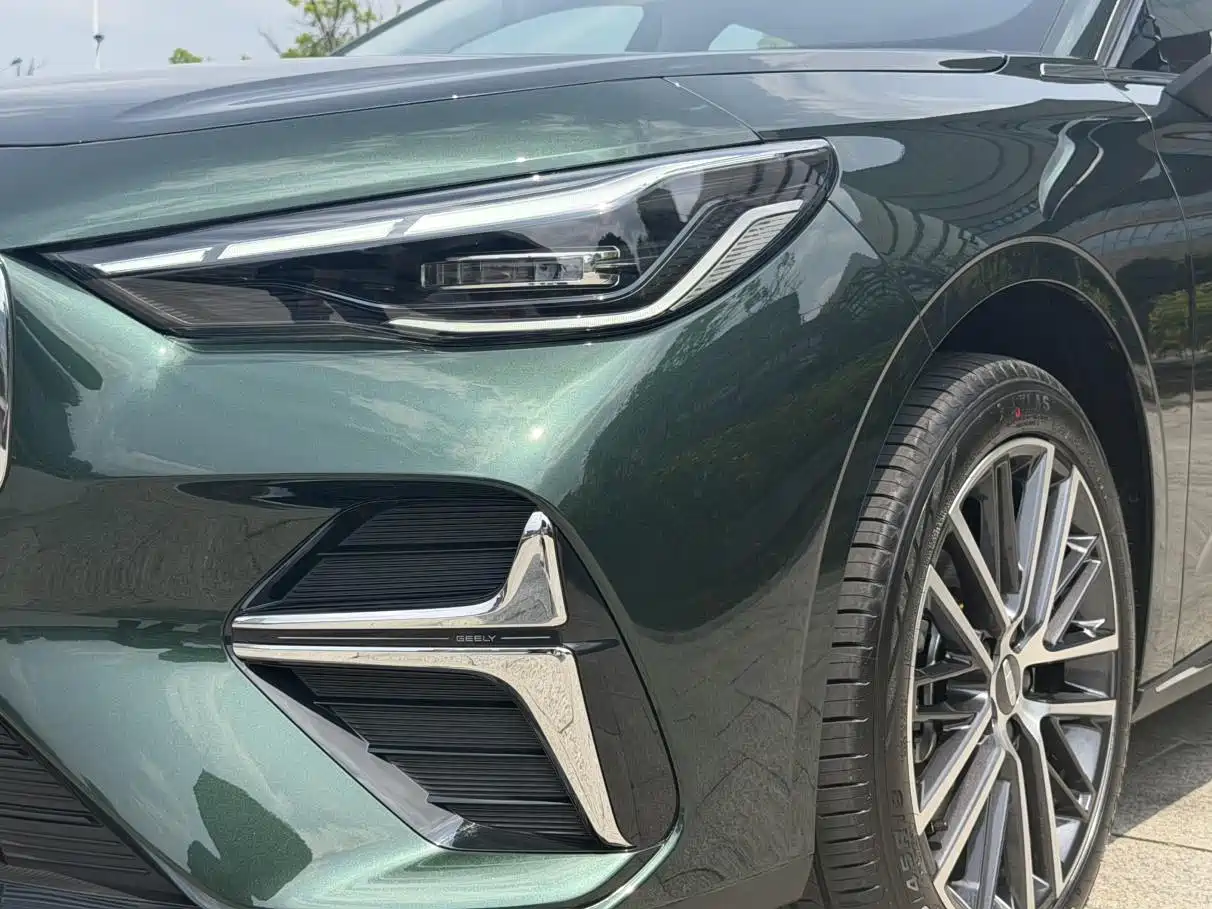 Фото 7 - Geely Emgrand