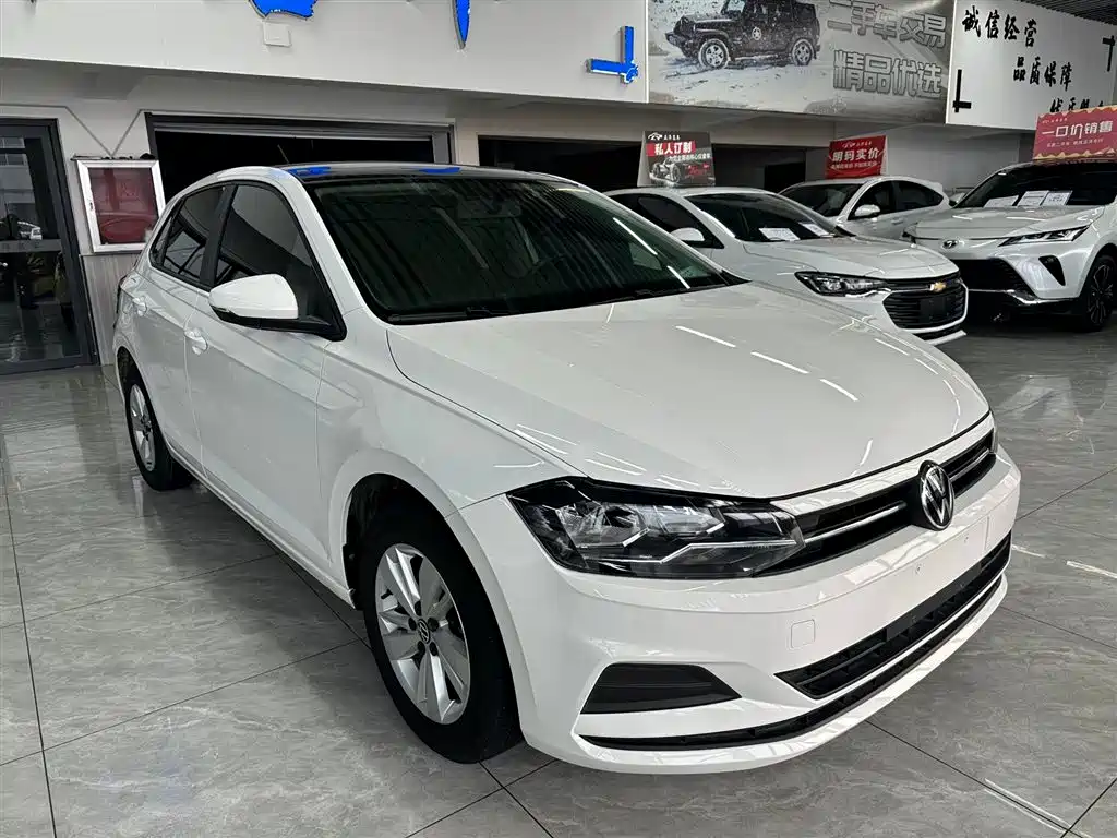 VOLKSWAGEN POLO
