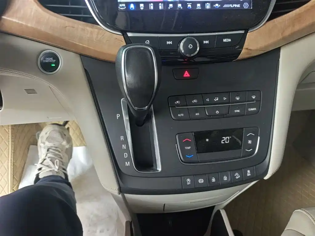 Buick GL8 2017 ES 28T Comfort Type China V фото 14