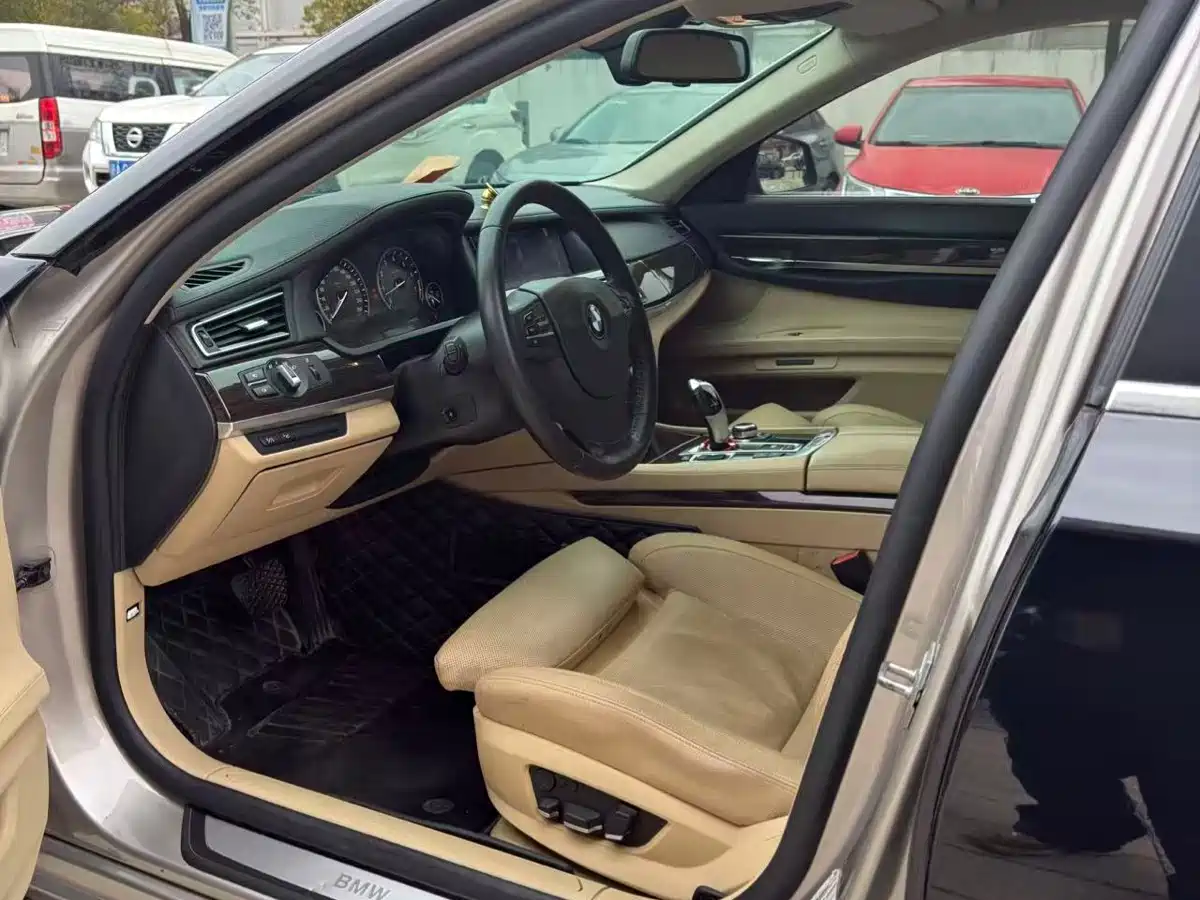 BMW 7 Series 2011 740Li Steinway Limited Edition фото 5