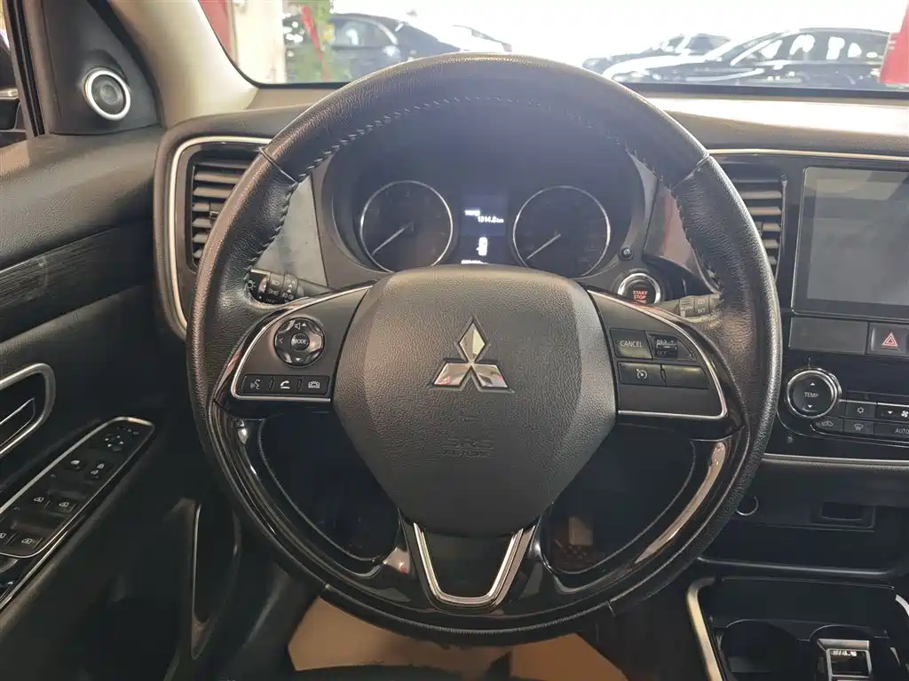 MITSUBISHI OUTLANDER