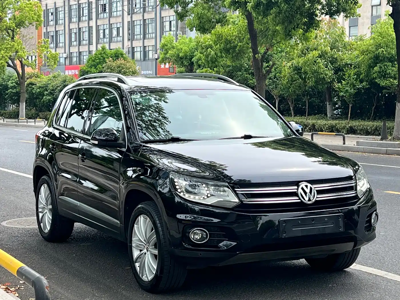 Volkswagen Tiguan 2012 2.0TSI Luxury Edition фото 3